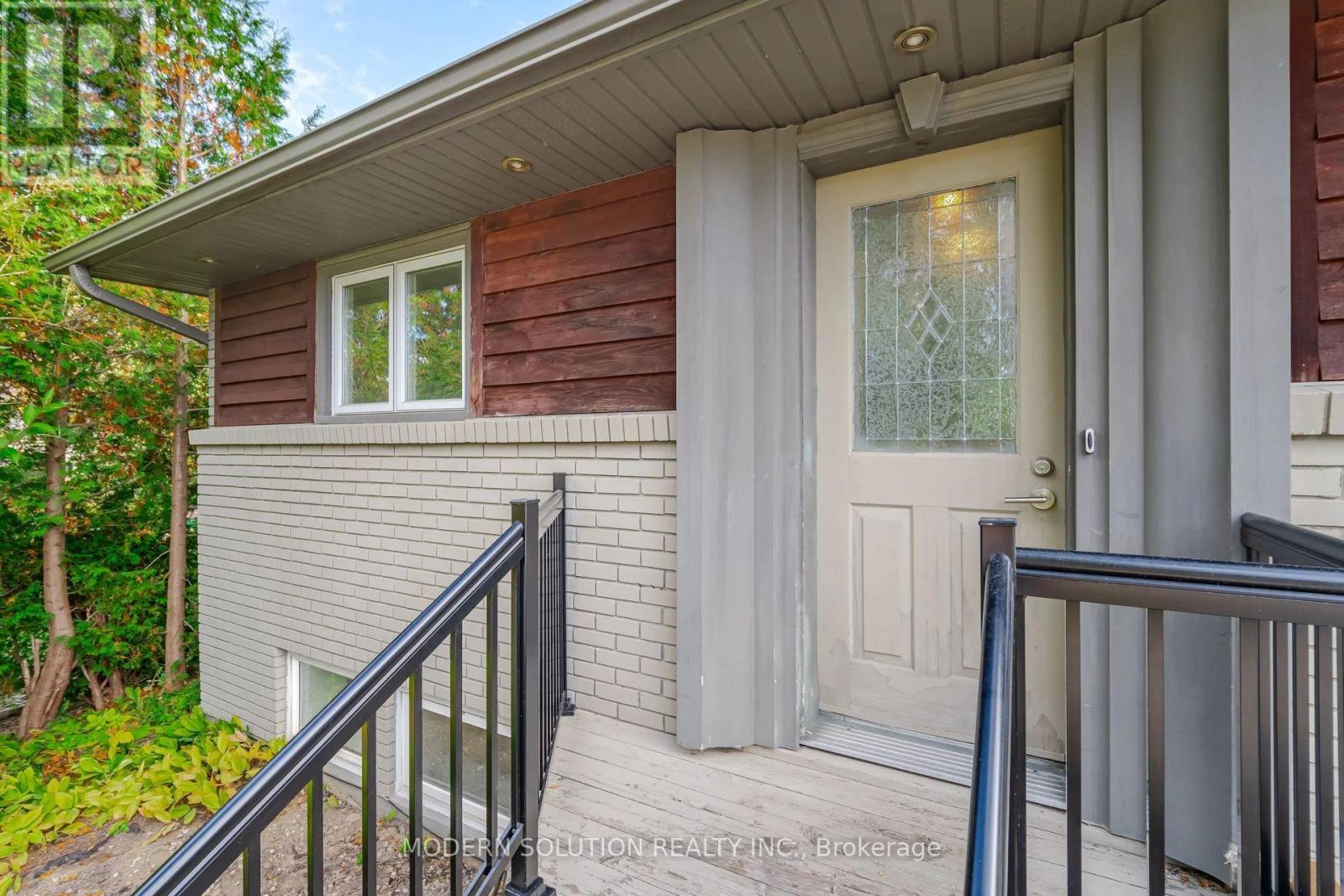 2557 Mindemoya Road, Mississauga, Ontario  L5C 2R1 - Photo 9 - W13538074