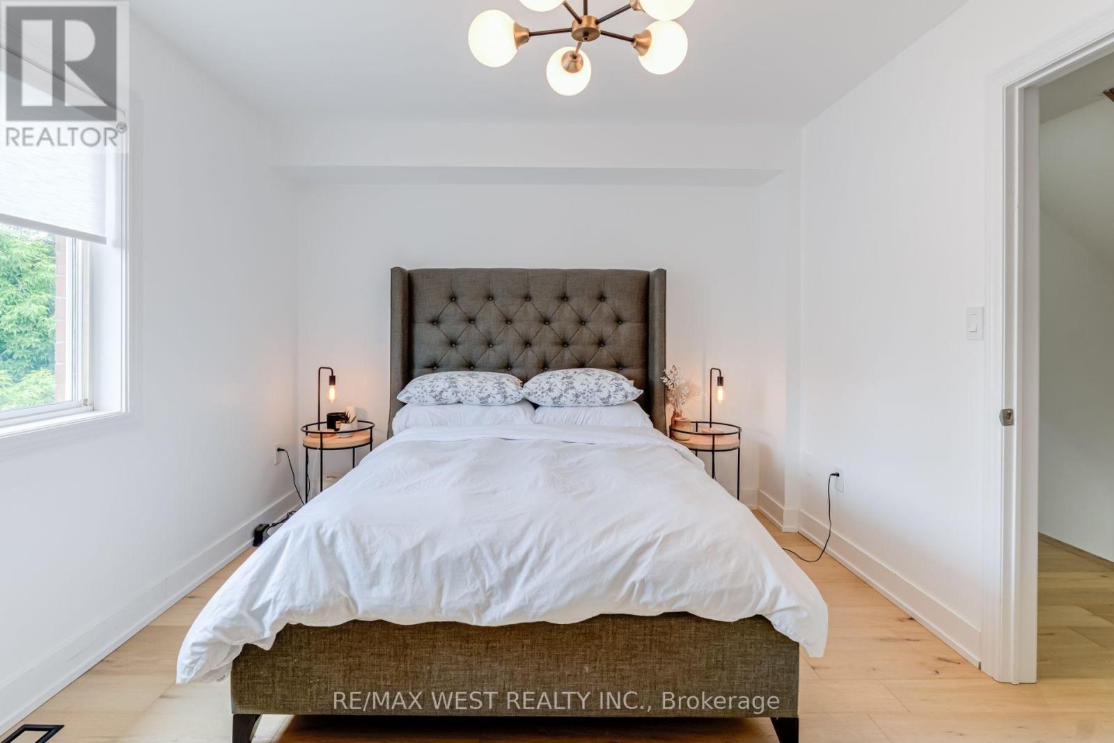 12 Grogan Mews, Toronto, Ontario  M6G 4J9 - Photo 10 - W13538106