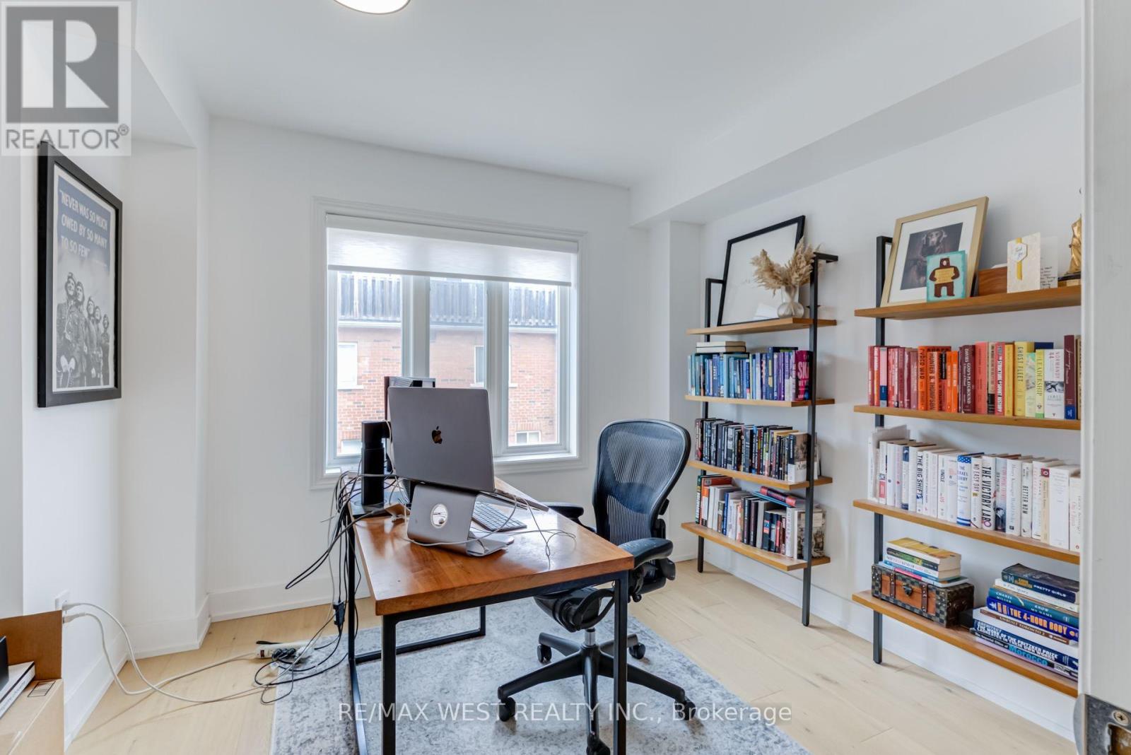 12 Grogan Mews, Toronto, Ontario  M6G 4J9 - Photo 11 - W13538106