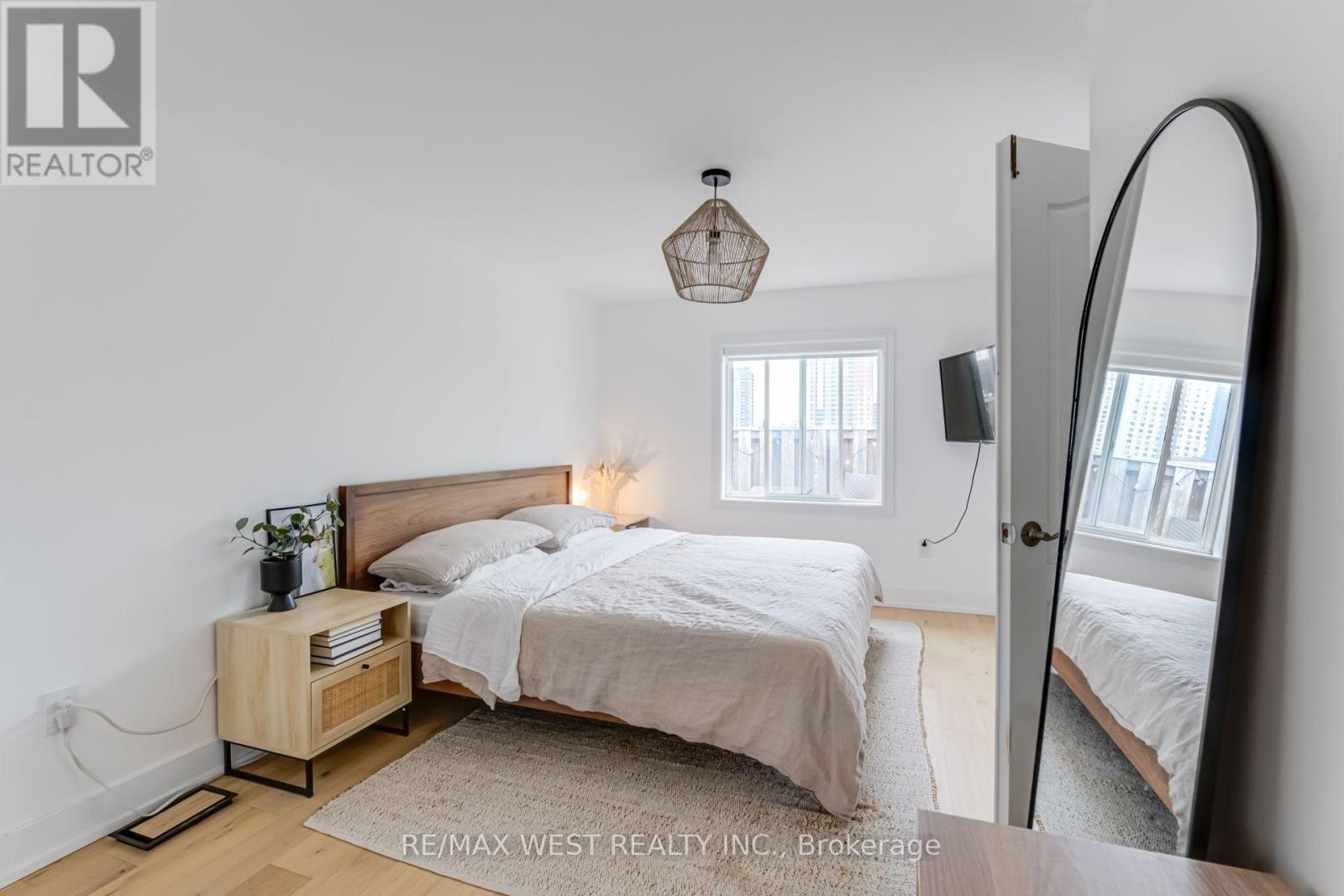 12 Grogan Mews, Toronto, Ontario  M6G 4J9 - Photo 12 - W13538106