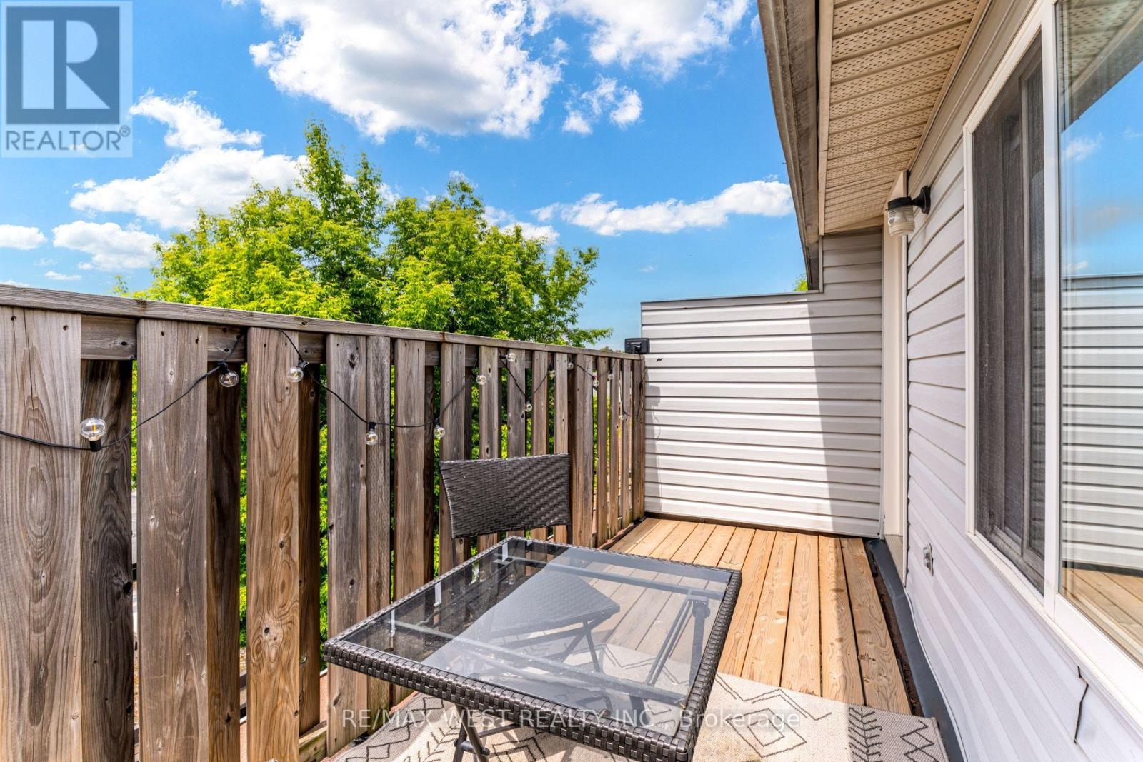 12 Grogan Mews, Toronto, Ontario  M6G 4J9 - Photo 15 - W13538106