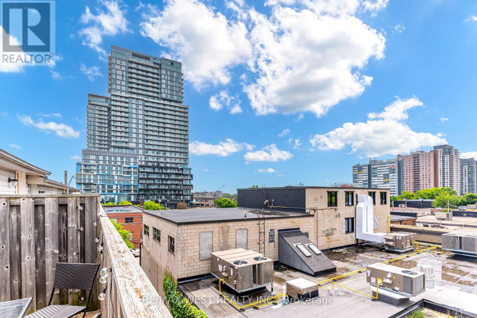 12 Grogan Mews, Toronto, Ontario  M6G 4J9 - Photo 16 - W13538106