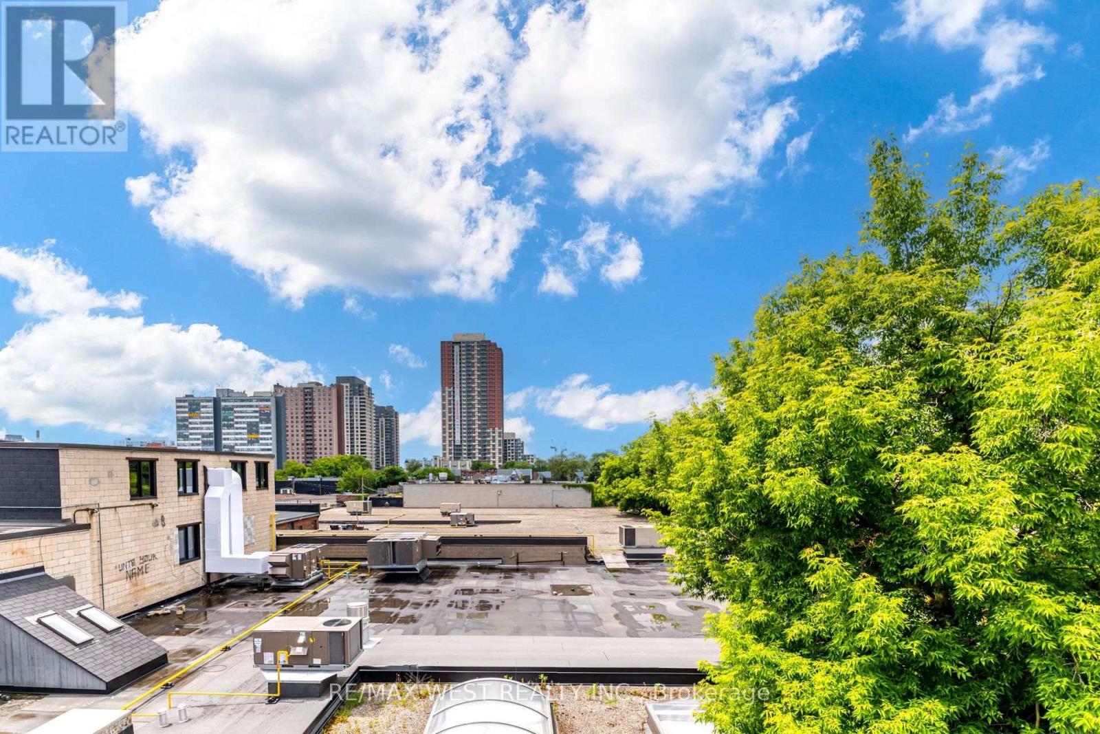 12 Grogan Mews, Toronto, Ontario  M6G 4J9 - Photo 17 - W13538106