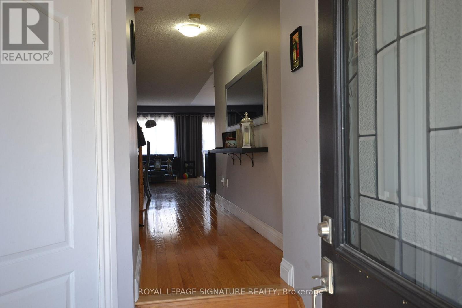 3967 Stardust Drive, Mississauga, Ontario  L5M 8A6 - Photo 3 - W13538136