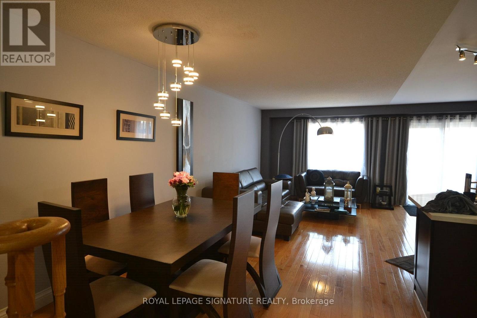 3967 Stardust Drive, Mississauga, Ontario  L5M 8A6 - Photo 4 - W13538136