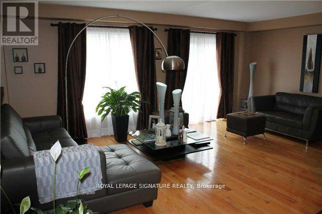 3967 Stardust Drive, Mississauga, Ontario  L5M 8A6 - Photo 8 - W13538136