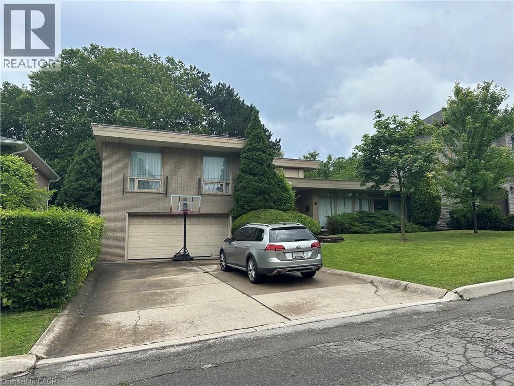 11 WILMONT Court, Hamilton, Ontario