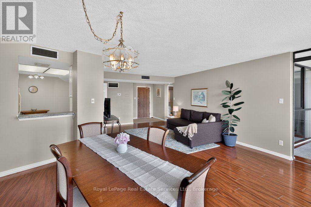 1105 - 1240 Marlborough Court, Oakville, Ontario  L6H 3K7 - Photo 10 - W13538346