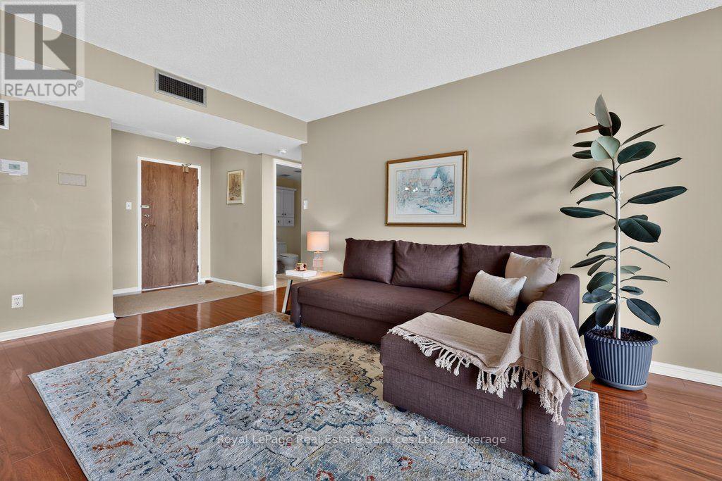 1105 - 1240 Marlborough Court, Oakville, Ontario  L6H 3K7 - Photo 11 - W13538346