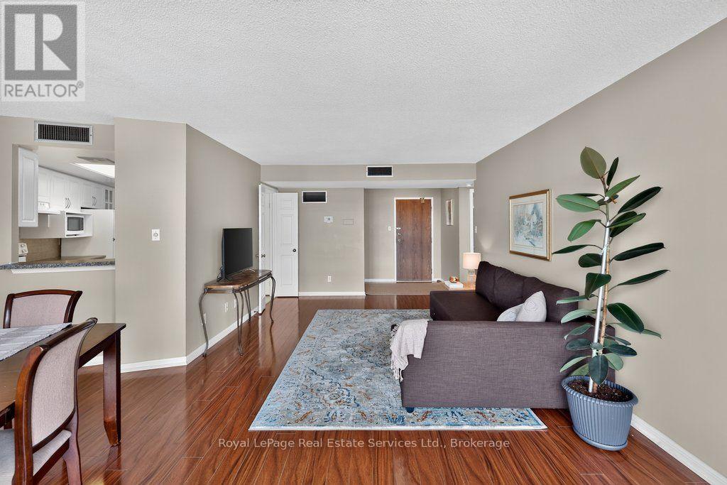 1105 - 1240 Marlborough Court, Oakville, Ontario  L6H 3K7 - Photo 5 - W13538346