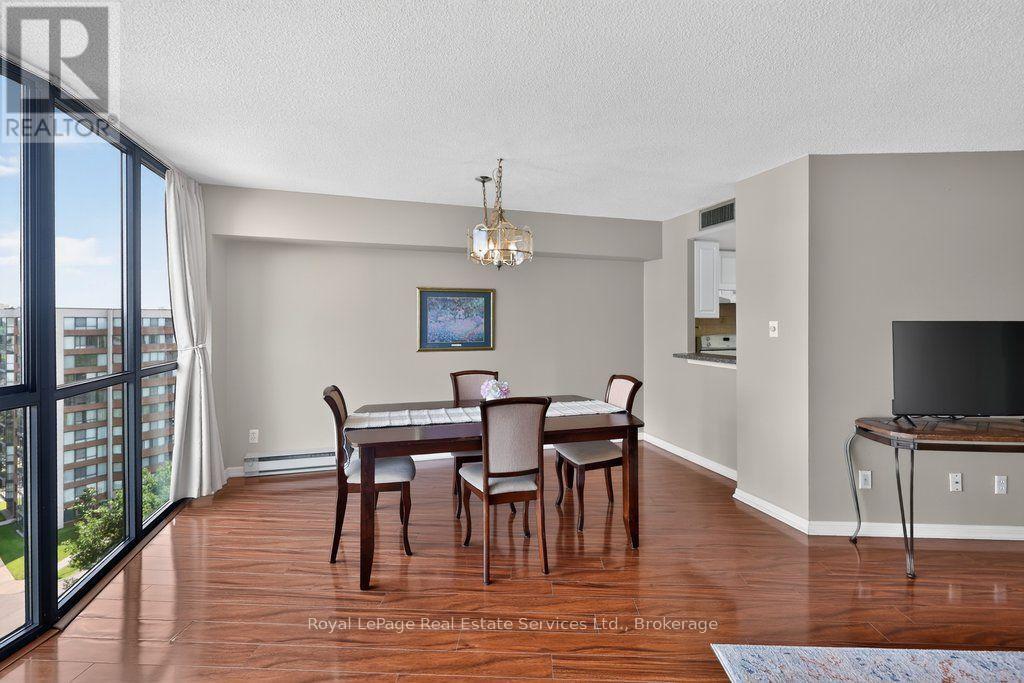1105 - 1240 Marlborough Court, Oakville, Ontario  L6H 3K7 - Photo 7 - W13538346