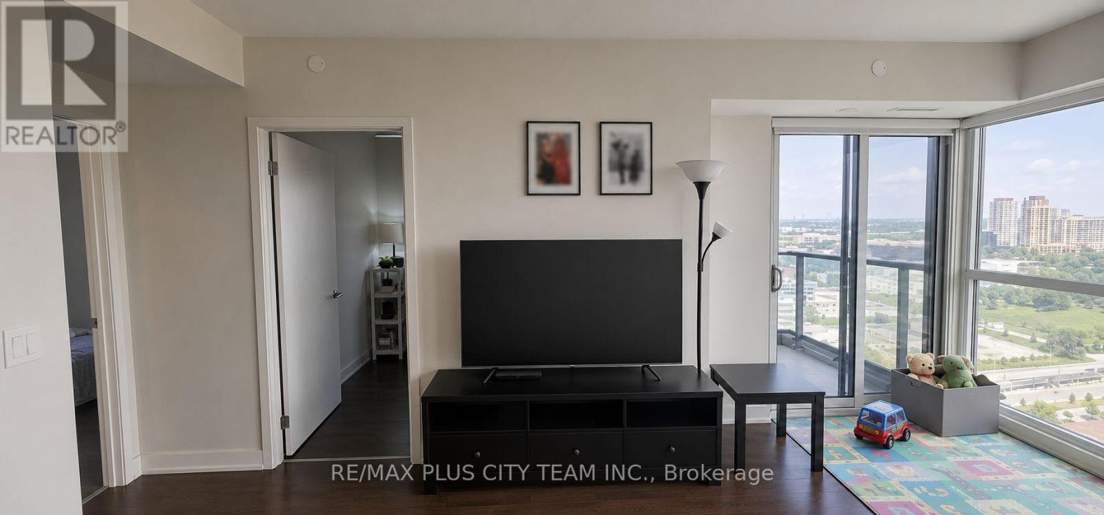 2805 - 2 Sonic Way, Toronto, Ontario  M3C 0P2 - Photo 2 - C13538314