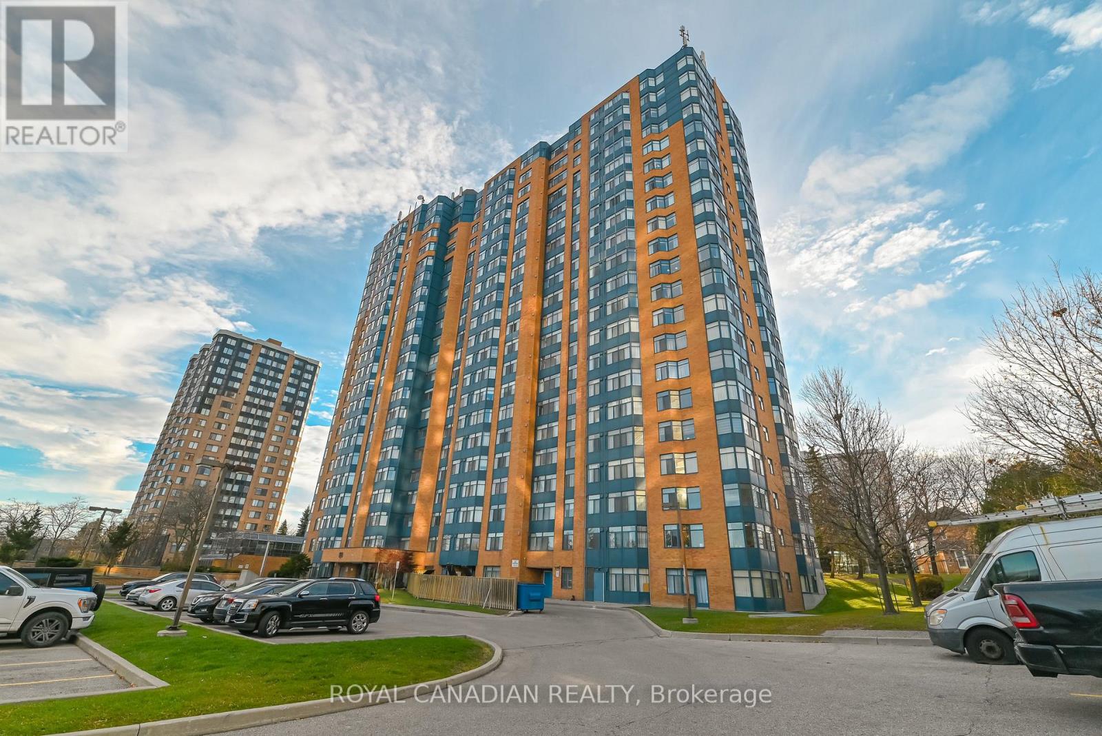 703 - 88 Alton Towers Circle, Toronto, Ontario  M1V 5C5 - Photo 2 - E13538338