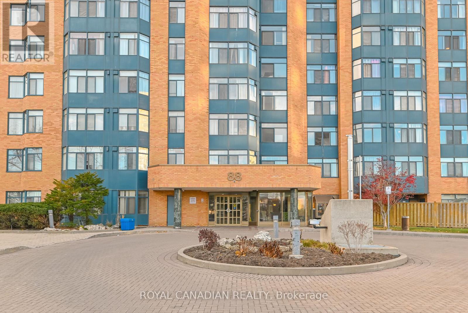 703 - 88 Alton Towers Circle, Toronto, Ontario  M1V 5C5 - Photo 3 - E13538338