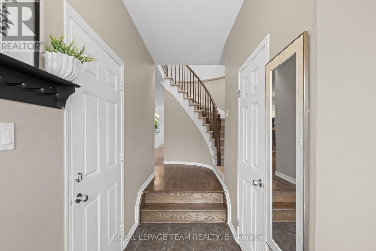 348 Brigitta Street, Ottawa, Ontario  K2S 0H9 - Photo 3 - X13538458