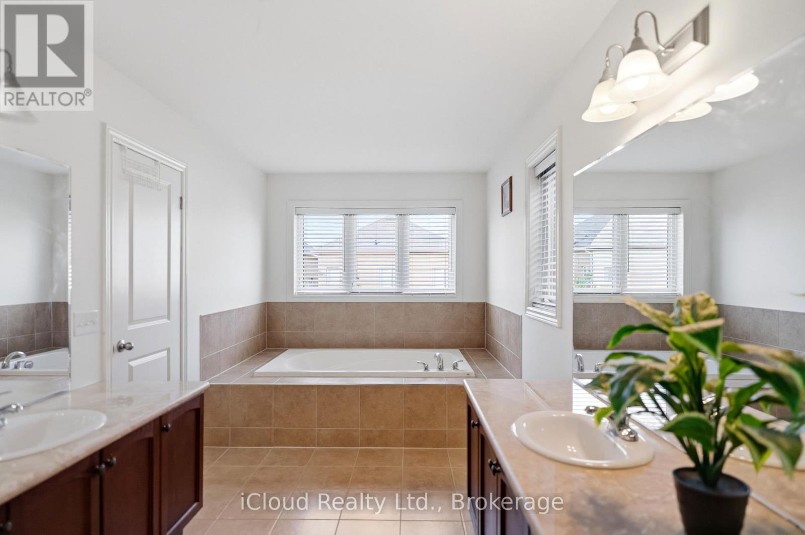 5 Leith Drive, Bradford West Gwillimbury, Ontario  L3Z 0G5 - Photo 28 - N13538216