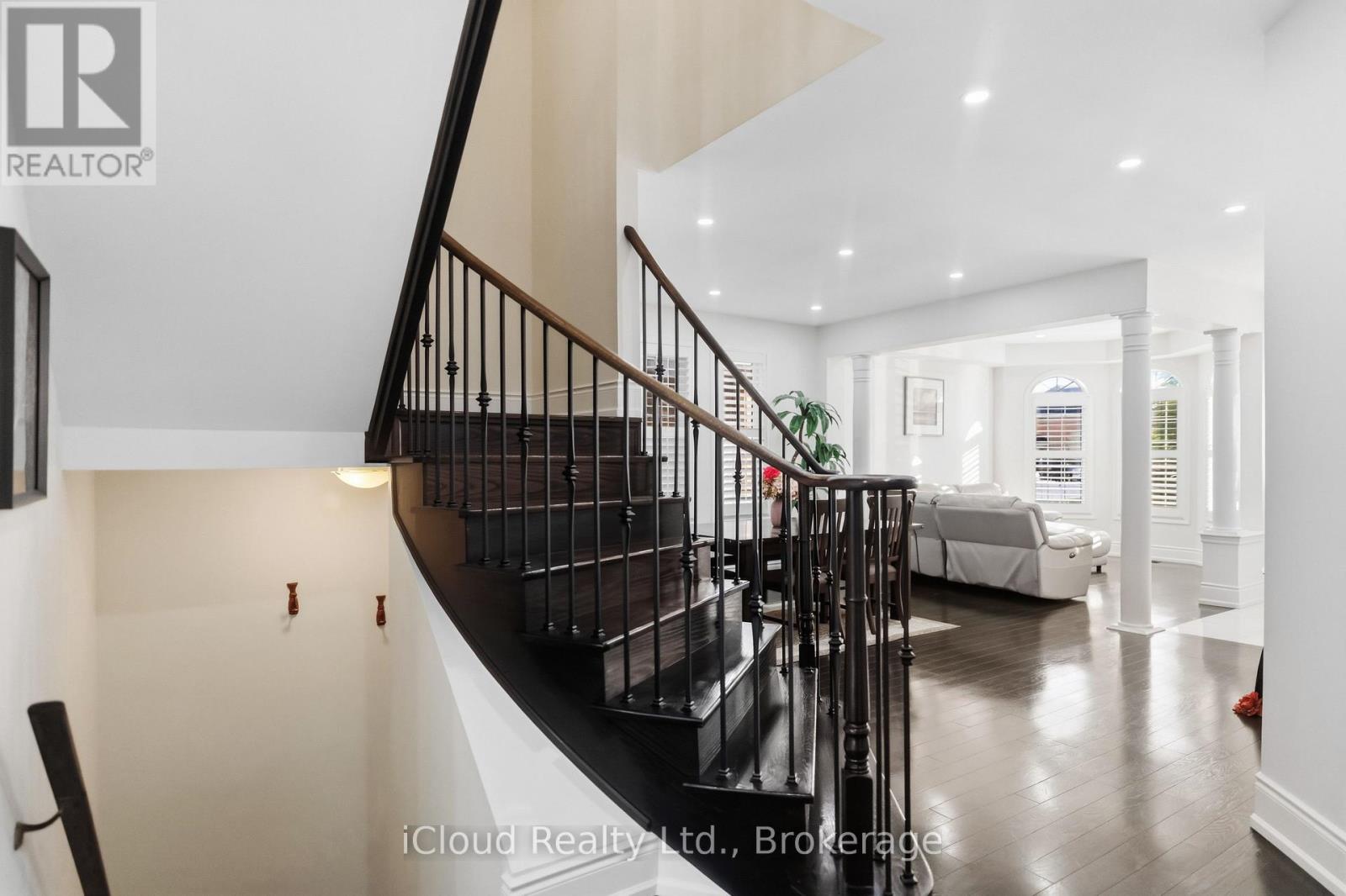 5 Leith Drive, Bradford West Gwillimbury, Ontario  L3Z 0G5 - Photo 5 - N13538216