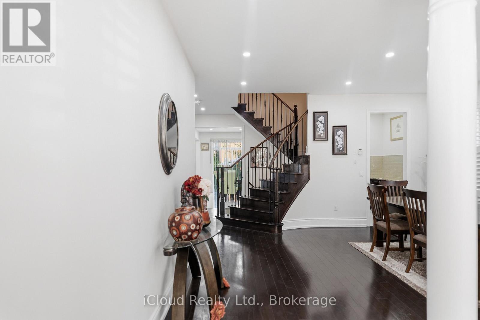 5 Leith Drive, Bradford West Gwillimbury, Ontario  L3Z 0G5 - Photo 4 - N13538216