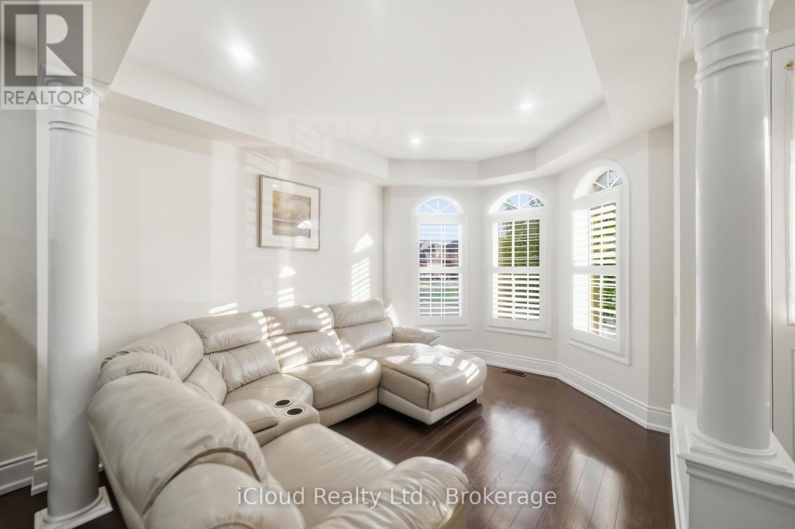 5 Leith Drive, Bradford West Gwillimbury, Ontario  L3Z 0G5 - Photo 6 - N13538216