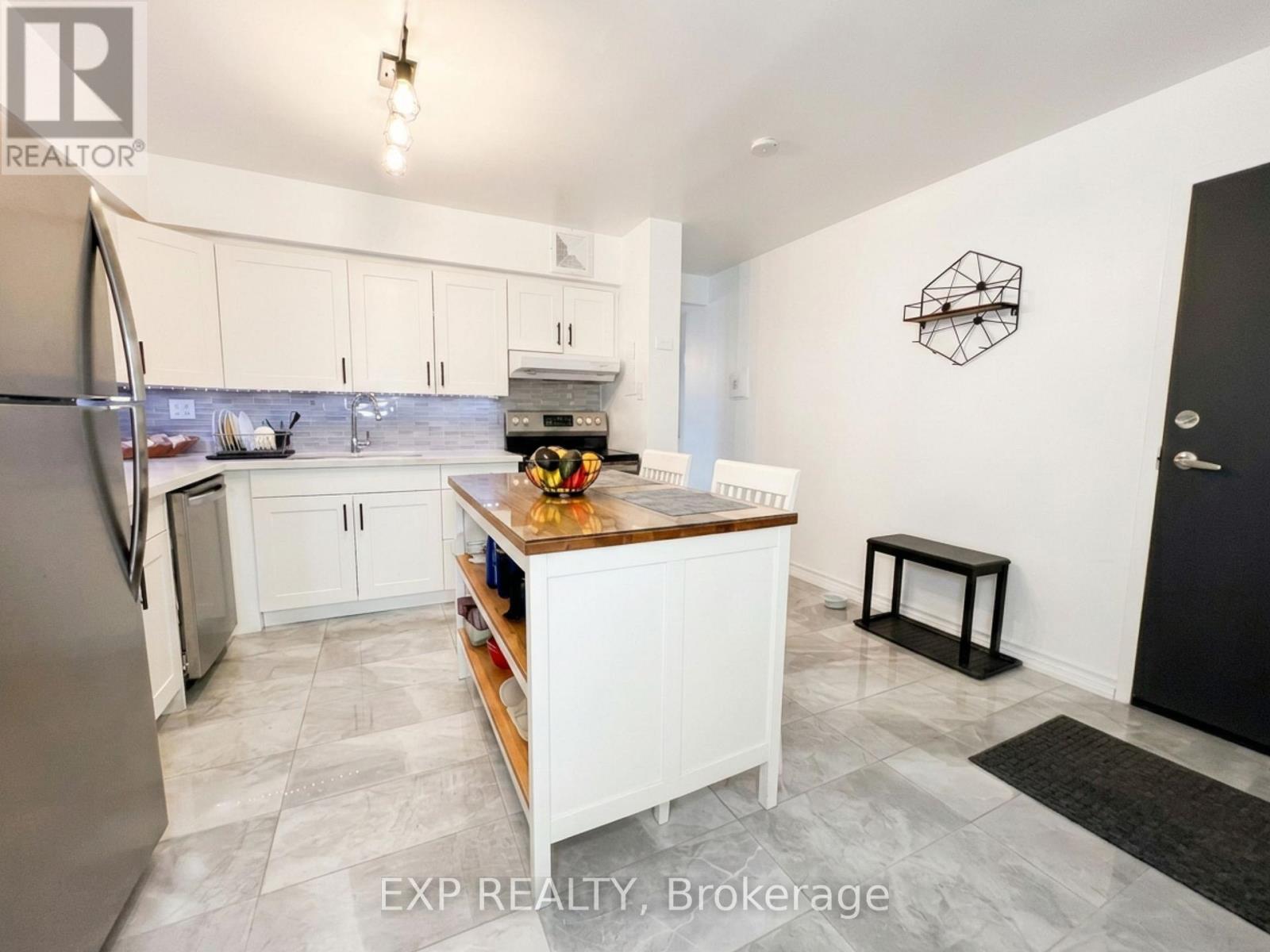 406 - 1100 Caven Street, Mississauga, Ontario  L5G 4N3 - Photo 2 - W13538348