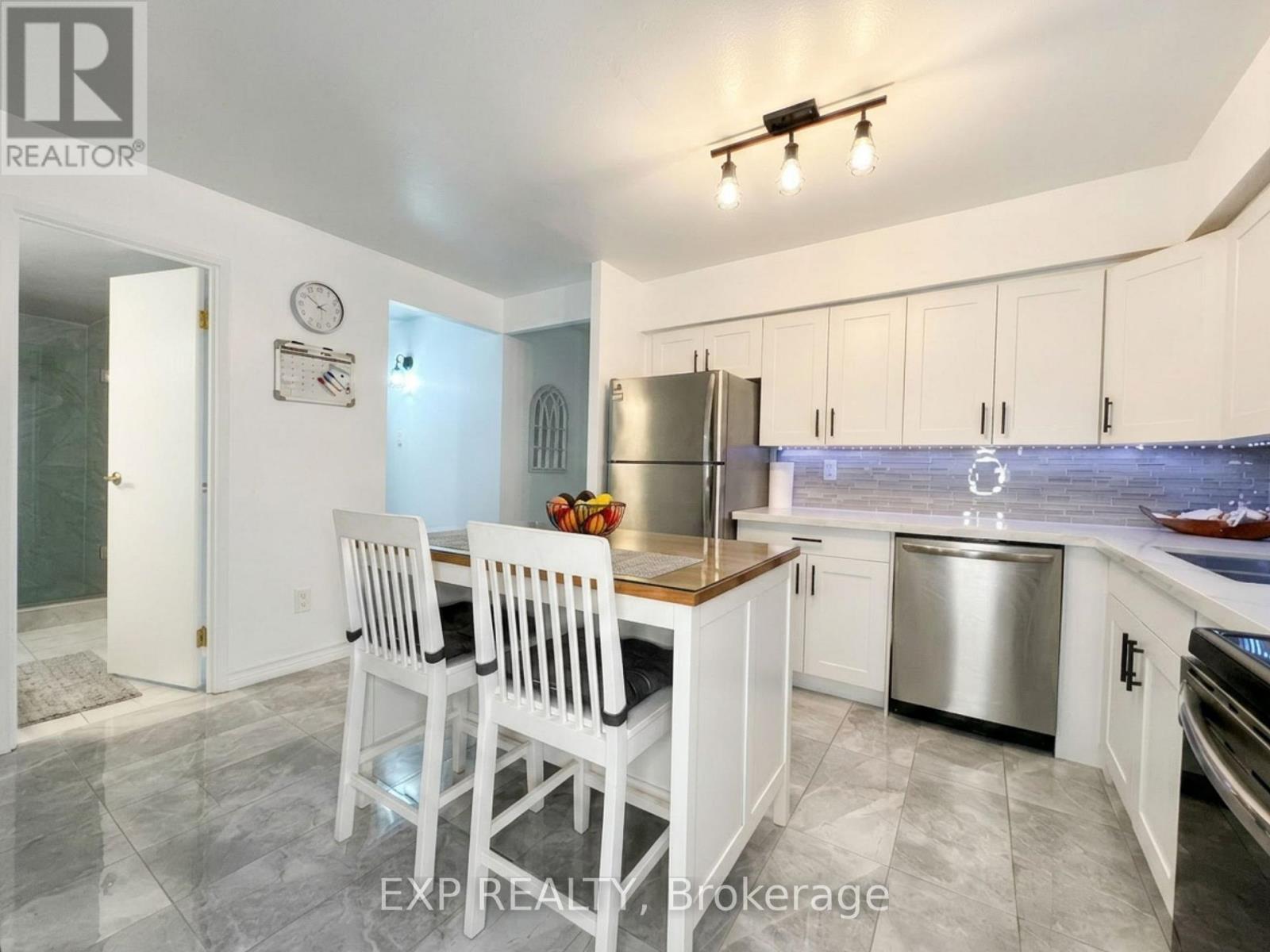406 - 1100 Caven Street, Mississauga, Ontario  L5G 4N3 - Photo 3 - W13538348