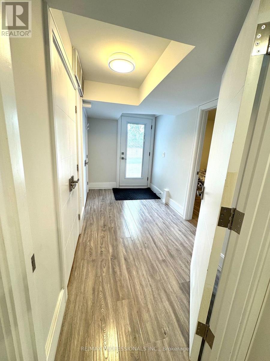 Bsmt - 36 Mitre Place, Toronto, Ontario M9R 3C4 - Photo 2 - W13538374