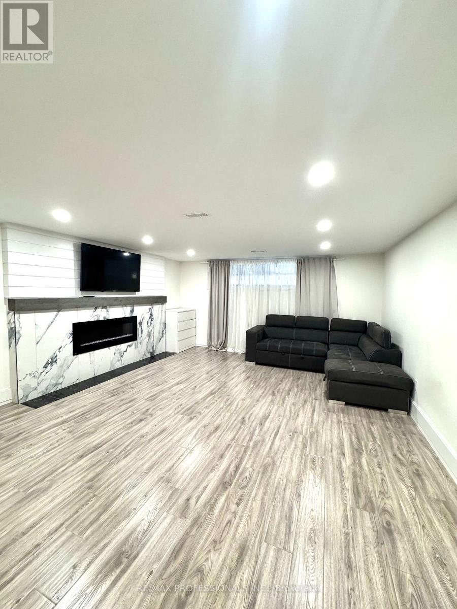 Bsmt - 36 Mitre Place, Toronto, Ontario M9R 3C4 - Photo 3 - W13538374