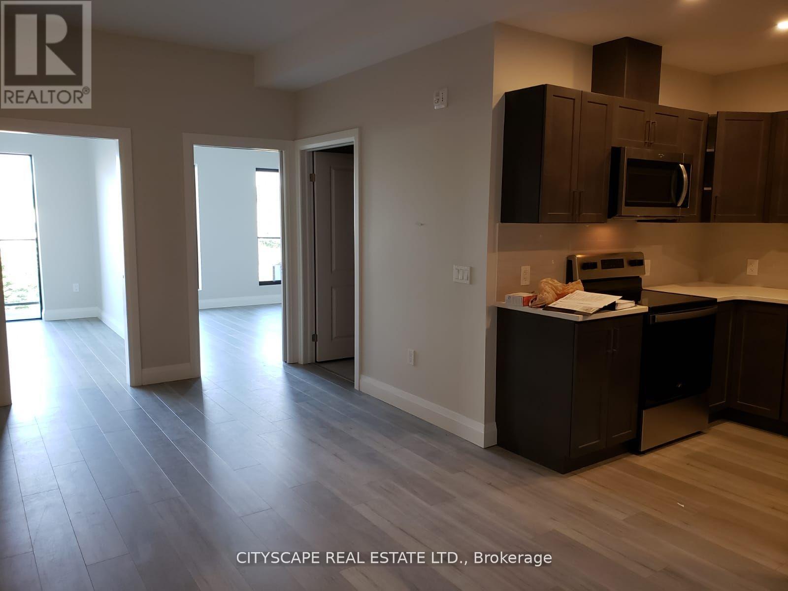 313 - 5 WAKE ROBIN DRIVE