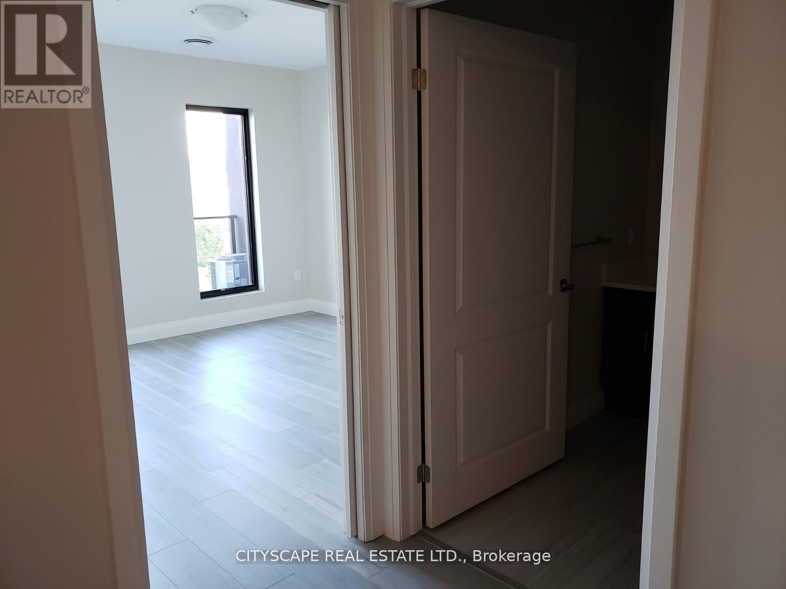 313 - 5 Wake Robin Drive, Kitchener, Ontario N2E 3L2 - Photo 4 - X13538364