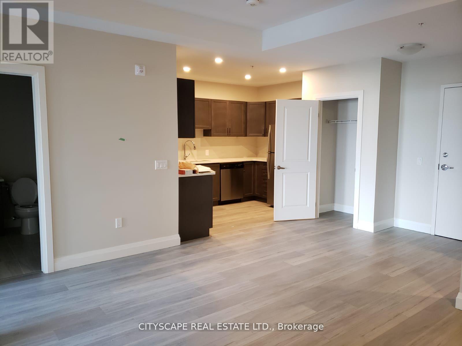 313 - 5 Wake Robin Drive, Kitchener, Ontario N2E 3L2 - Photo 5 - X13538364