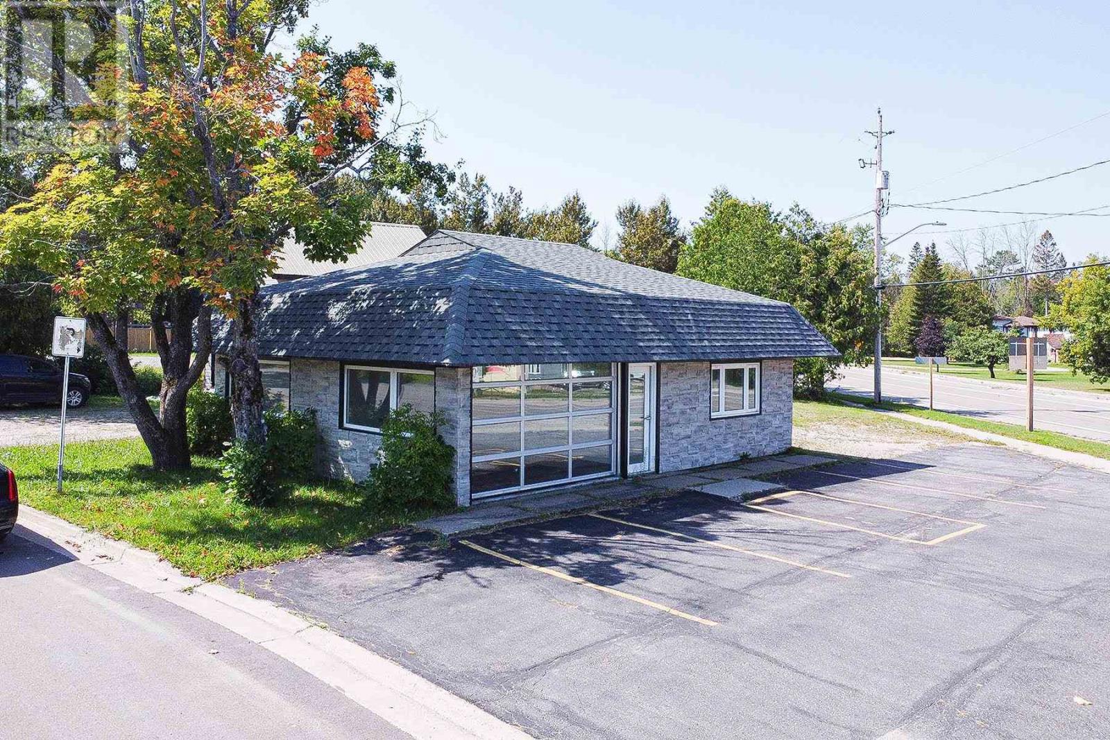 1202 Gore St, Sault Ste. Marie, Ontario P0R 1J0 - Photo 3 - SM261776