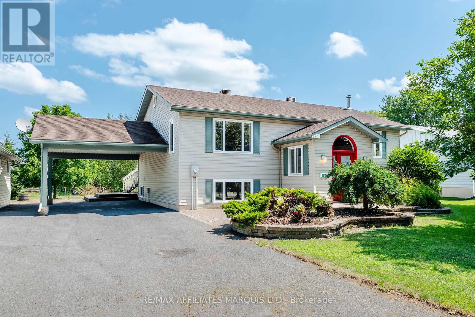 24 NELSON STREET, North Stormont, Ontario