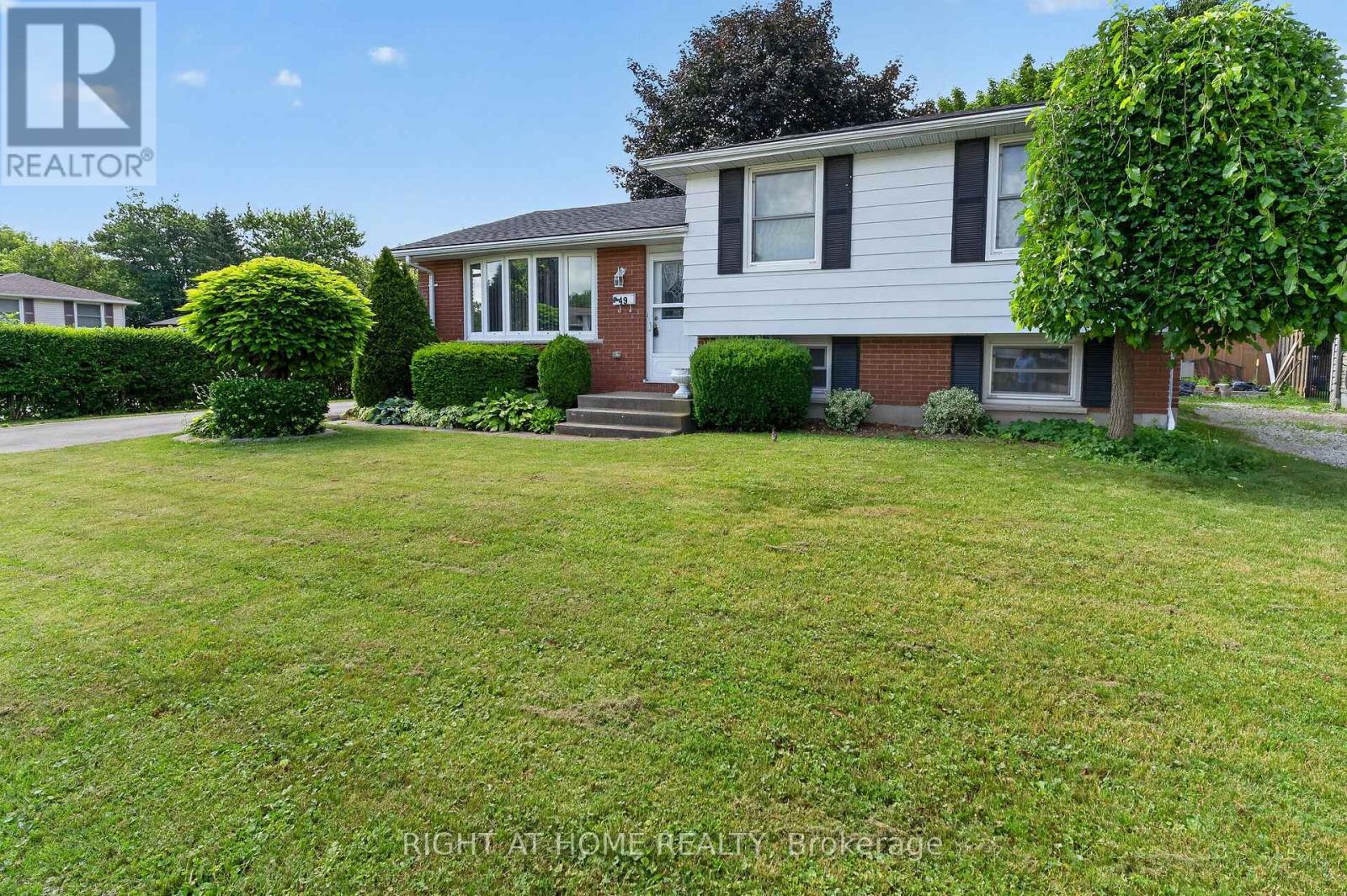 49 Locke Avenue, St. Thomas, Ontario  N5P 3Y4 - Photo 1 - X13538740
