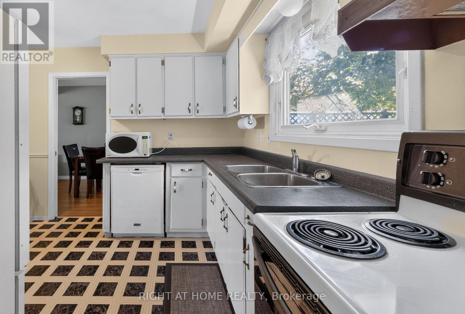 49 Locke Avenue, St. Thomas, Ontario  N5P 3Y4 - Photo 10 - X13538740