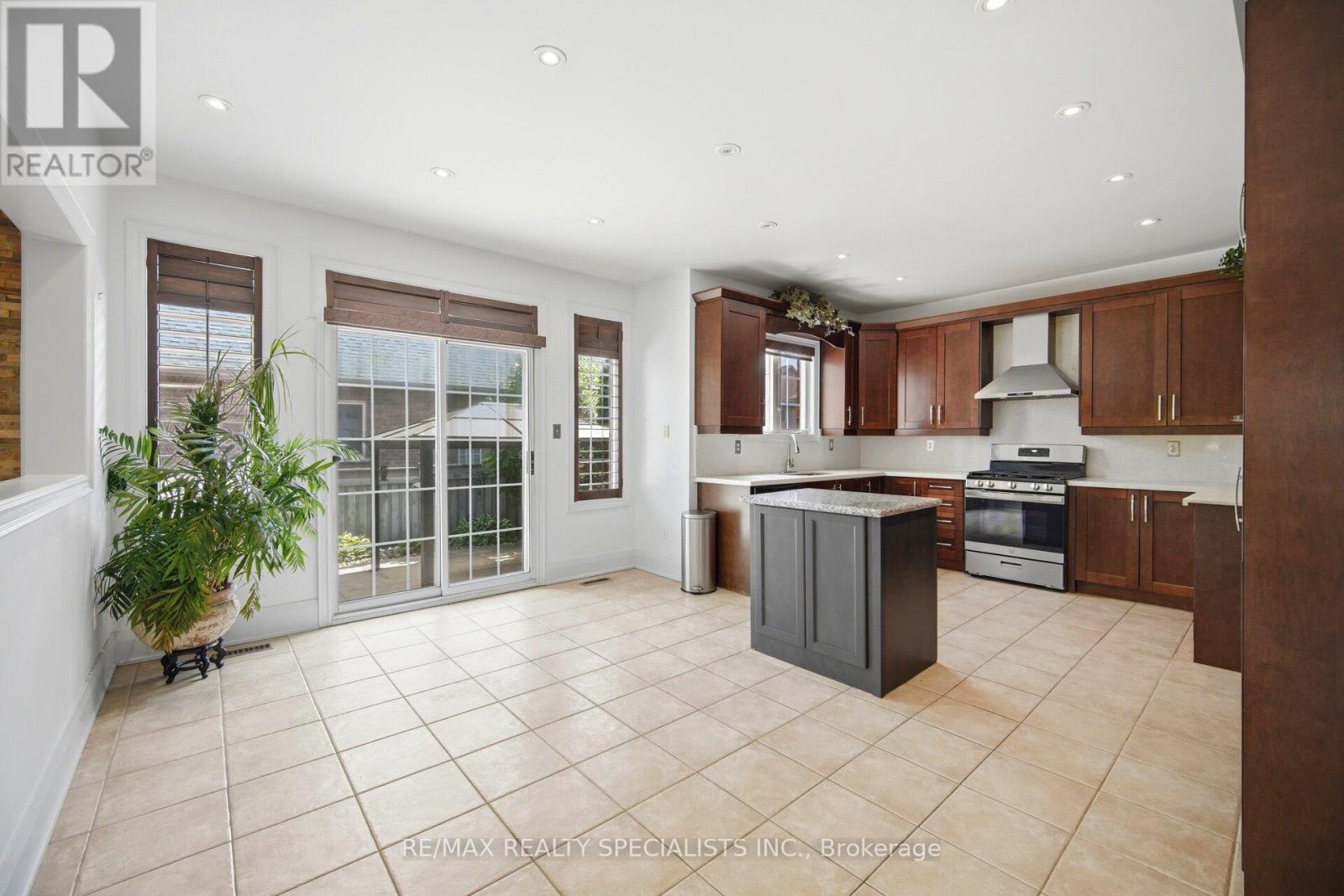 257 St. Francis Avenue, Vaughan, Ontario  L4H 3E7 - Photo 12 - N13538500