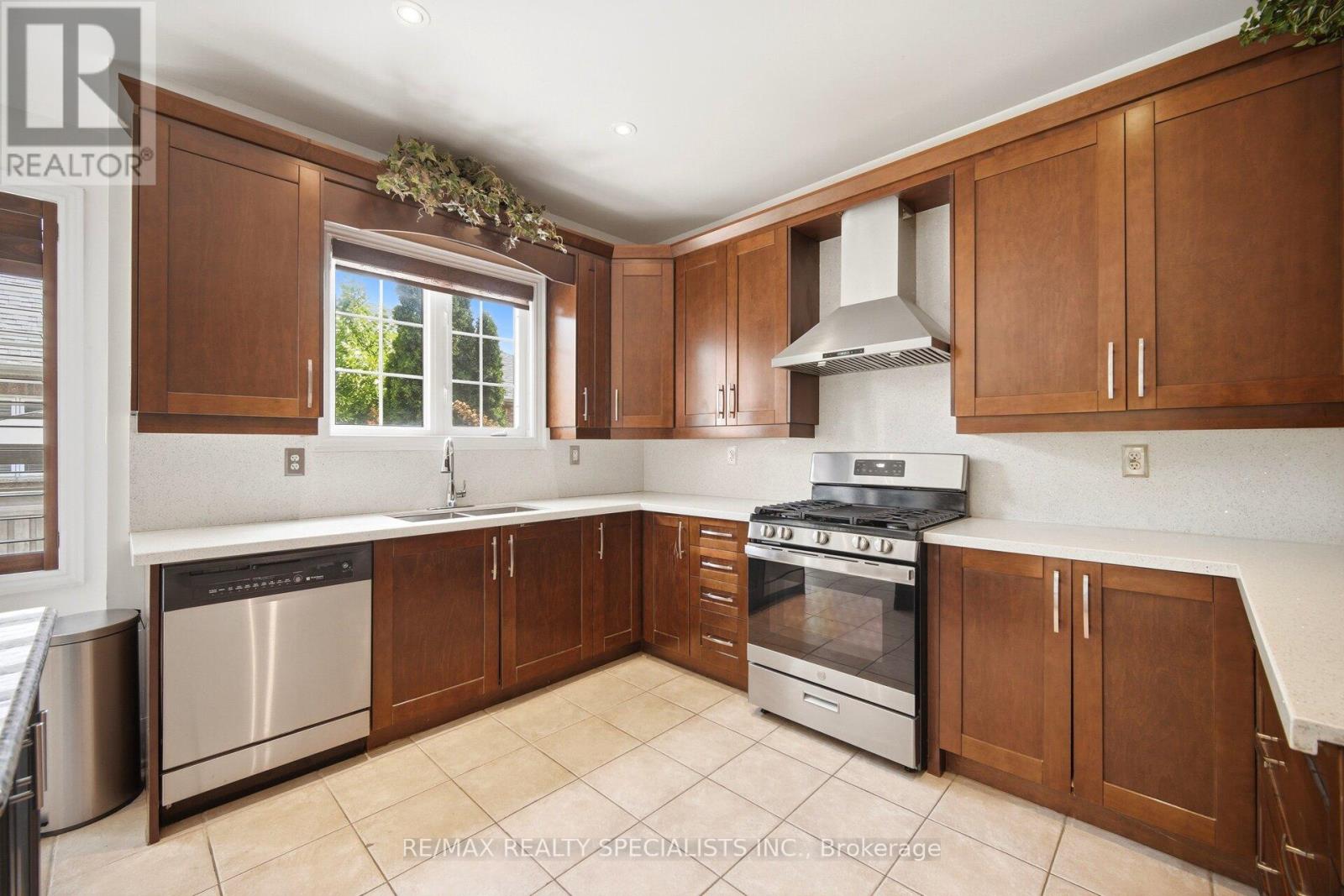 257 St. Francis Avenue, Vaughan, Ontario  L4H 3E7 - Photo 15 - N13538500