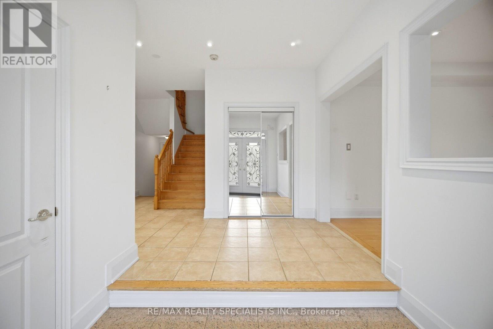 257 St. Francis Avenue, Vaughan, Ontario  L4H 3E7 - Photo 7 - N13538500