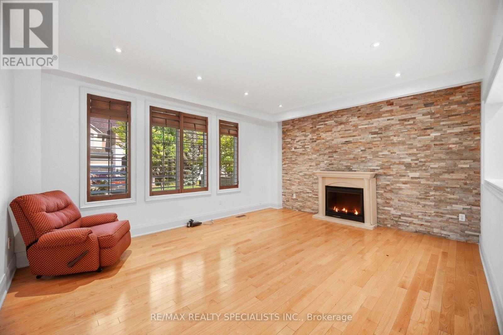 257 St. Francis Avenue, Vaughan, Ontario  L4H 3E7 - Photo 9 - N13538500