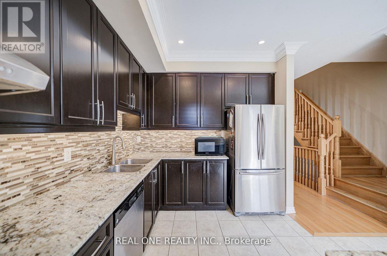 Upper - 9 Ruskov Lane, Markham, Ontario  L6C 0N9 - Photo 12 - N13538760