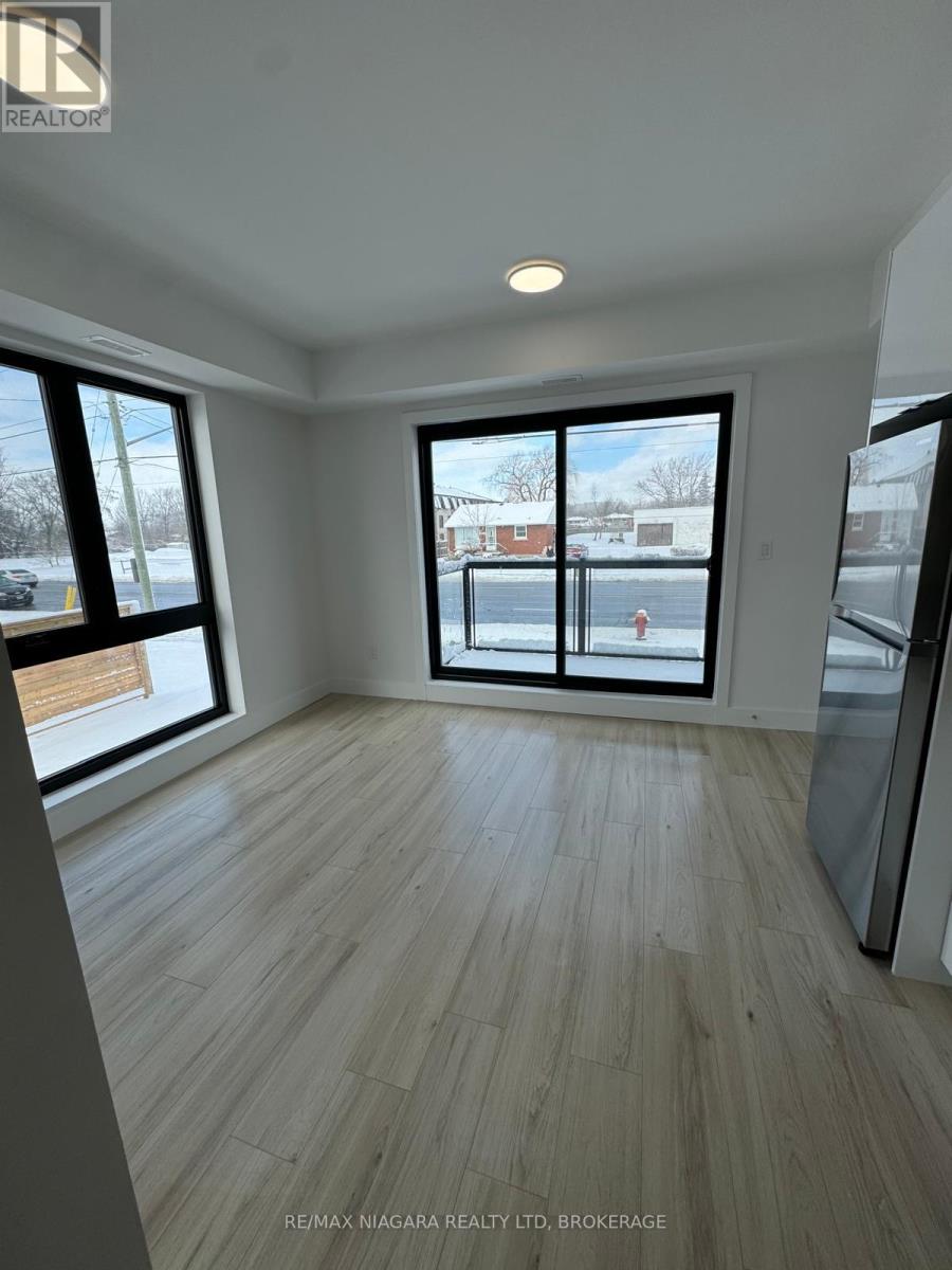 206 - 7727 Wilson Crescent, Niagara Falls, Ontario  L2G 7G5 - Photo 2 - X13538640