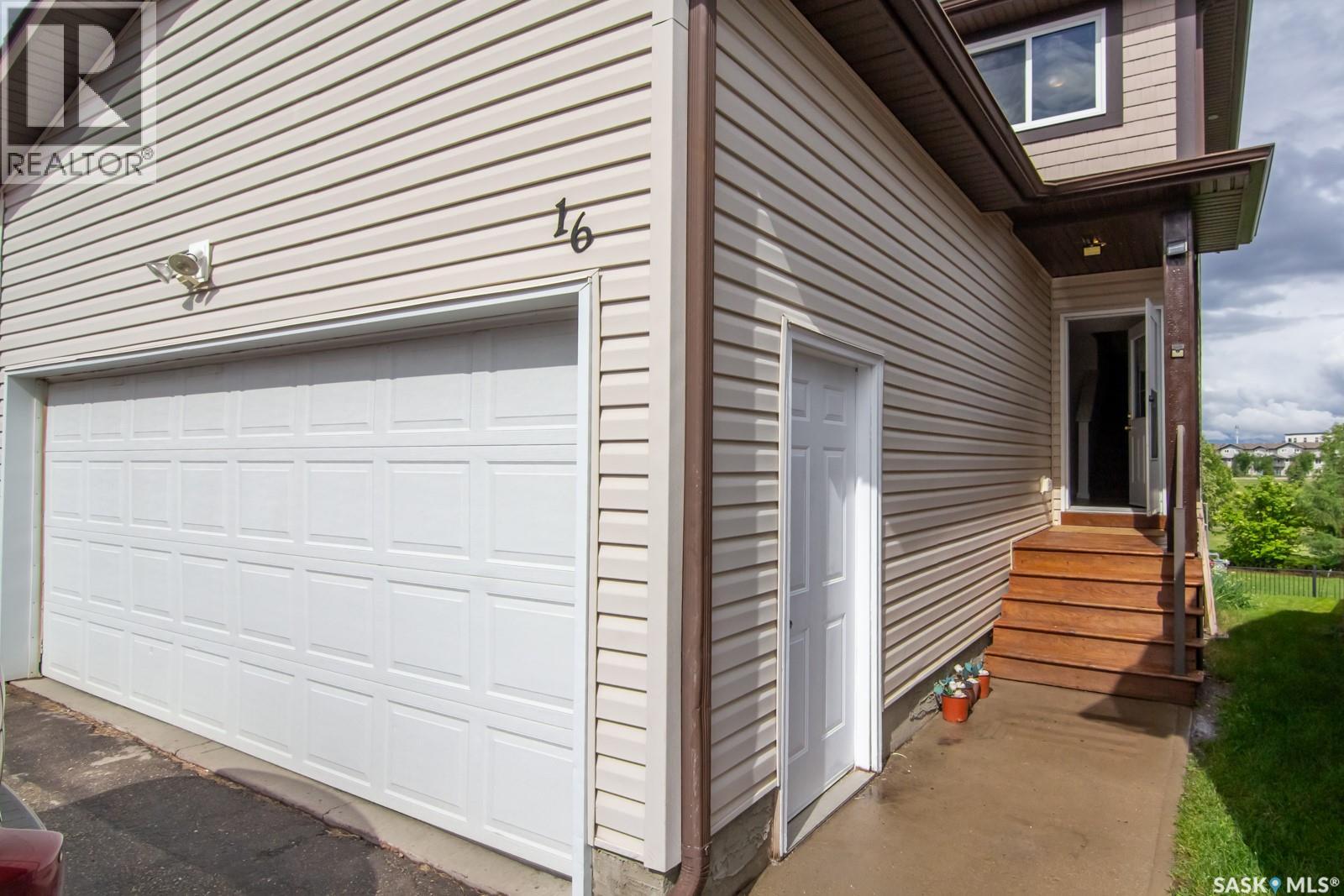 16 202 Mckague Crescent, Saskatoon, Saskatchewan  S7R 0L8 - Photo 3 - SK041859