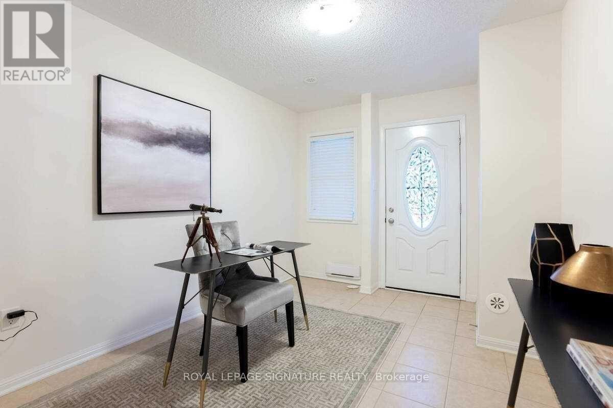 926 Nadalin Heights, Milton, Ontario  L9T 8R2 - Photo 3 - W13538504