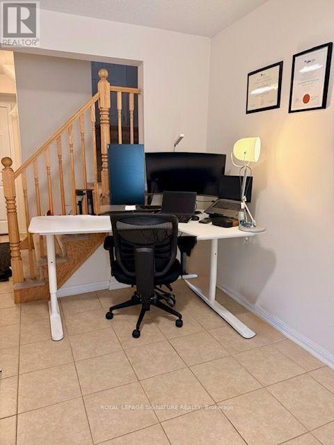 926 Nadalin Heights, Milton, Ontario  L9T 8R2 - Photo 4 - W13538504