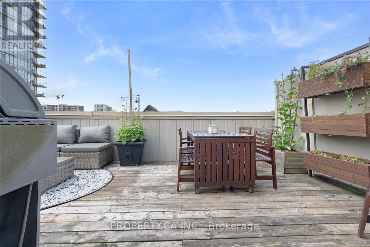 Th92 - 9 Windermere Avenue, Toronto, Ontario  M6S 5A4 - Photo 22 - W13538614