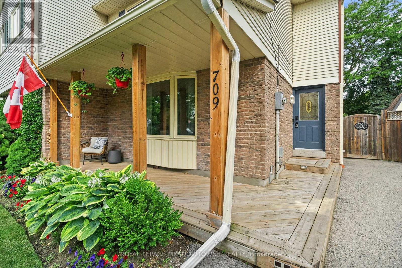 709 Middleton Crescent, Milton, Ontario  L9T 4C2 - Photo 3 - W13538638