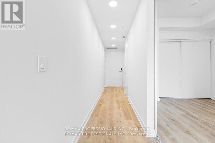 219 - 6 Chartwell Road, Toronto, Ontario  M8Z 4E8 - Photo 3 - W13538708