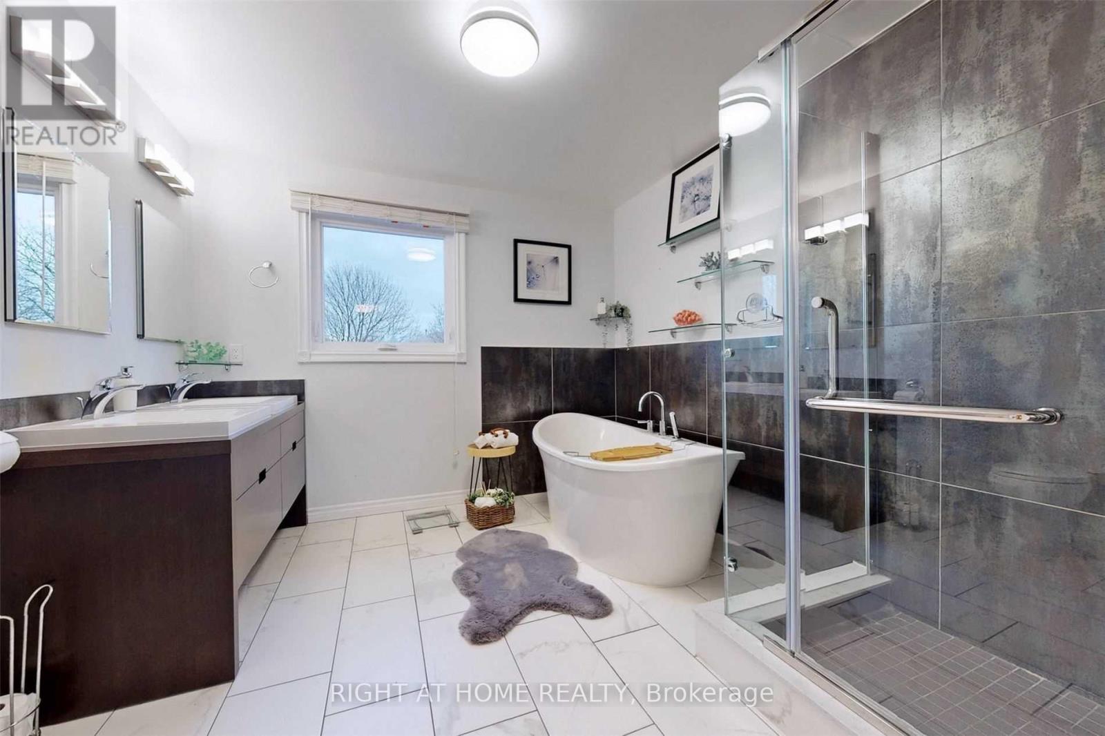 43 Topham Crescent, Richmond Hill, Ontario  L4C 9H1 - Photo 20 - N13538704