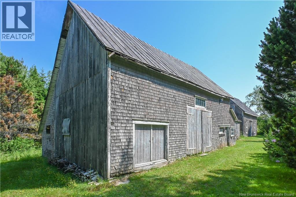 325 Savoie Street, Caraquet, New Brunswick  E1W 1A3 - Photo 9 - NB143627