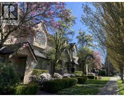 4 1701 CHESTERFIELD AVENUE, North Vancouver, British Columbia