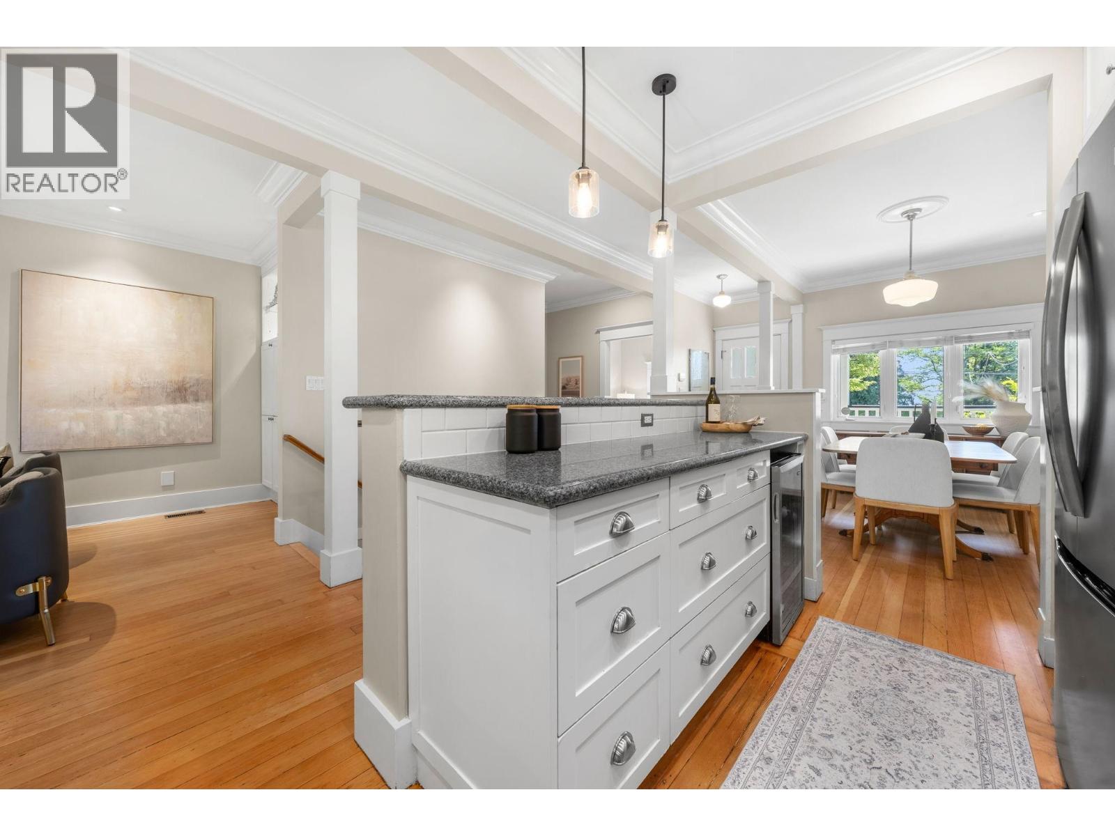396 E Keith Road, North Vancouver, British Columbia  V7L 1V7 - Photo 2 - R3143972
